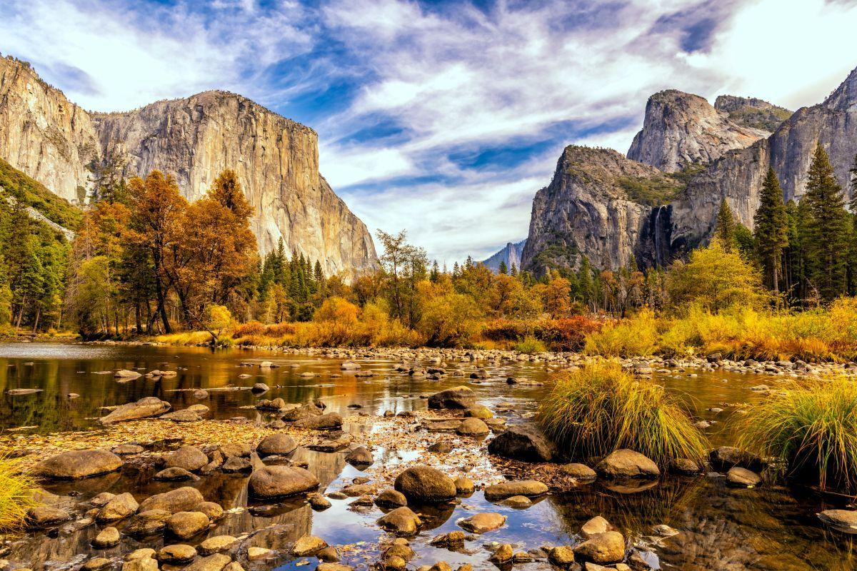 Yosemite-v&ouml;lgy az El Capitan &eacute;s a Half Dome szikl&aacute;ival