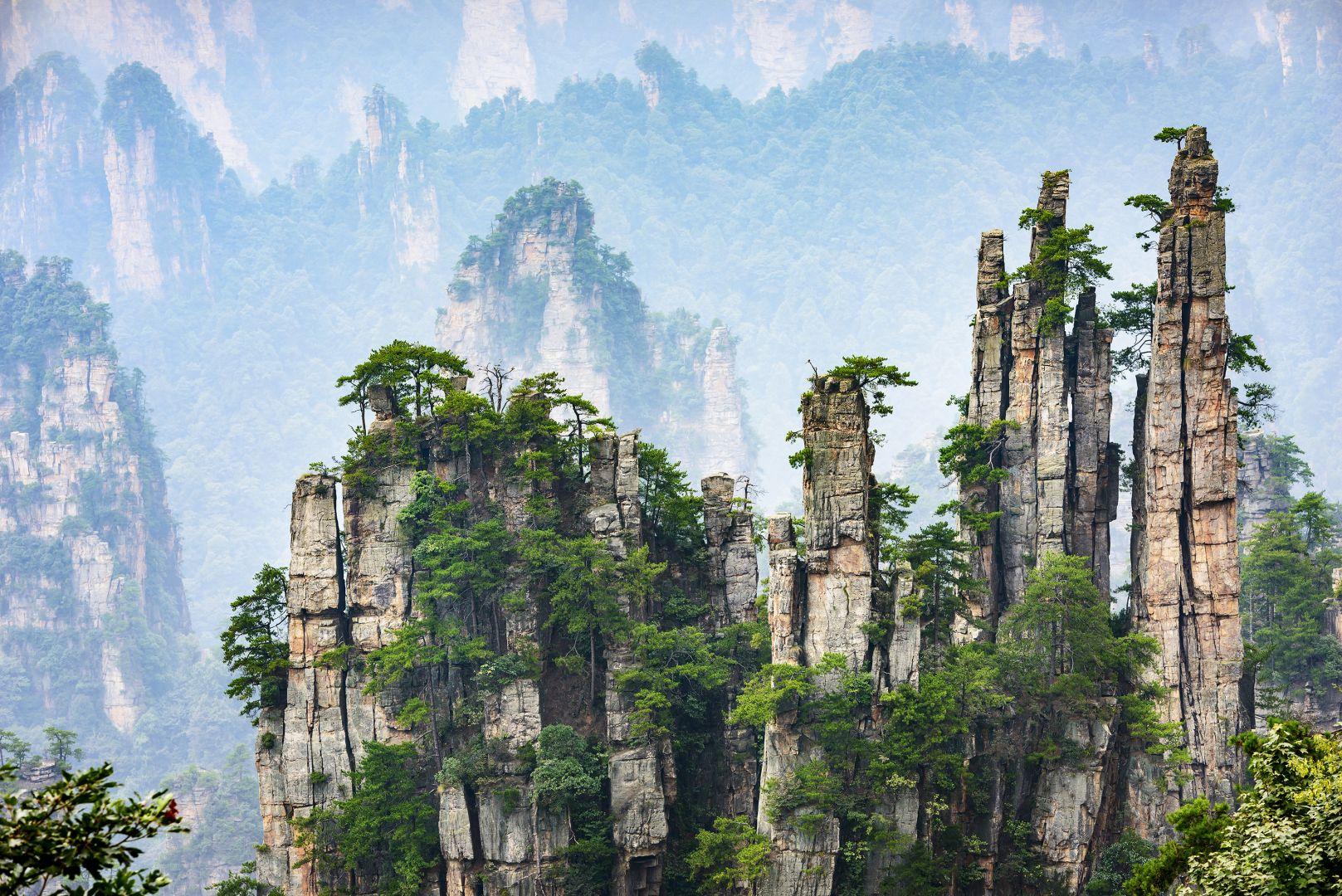 Zhangjiajie k&ouml;dbe burkol&oacute;z&oacute; Avatar-hegyei K&iacute;n&aacute;ban
