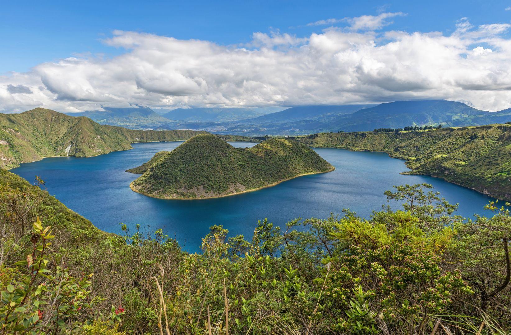 Cuicocha vulkanikus kr&aacute;tert&oacute; panor&aacute;m&aacute;ja Ecuadorban