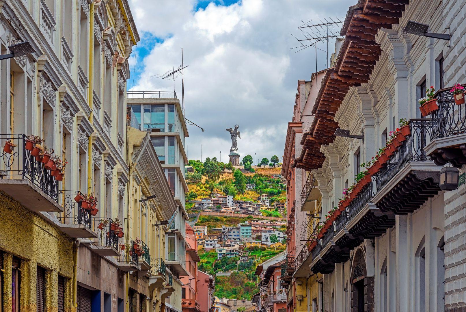 Quito t&ouml;rt&eacute;nelmi &oacute;v&aacute;ros&aacute;nak sz&iacute;nes utc&aacute;ja Ecuadorban