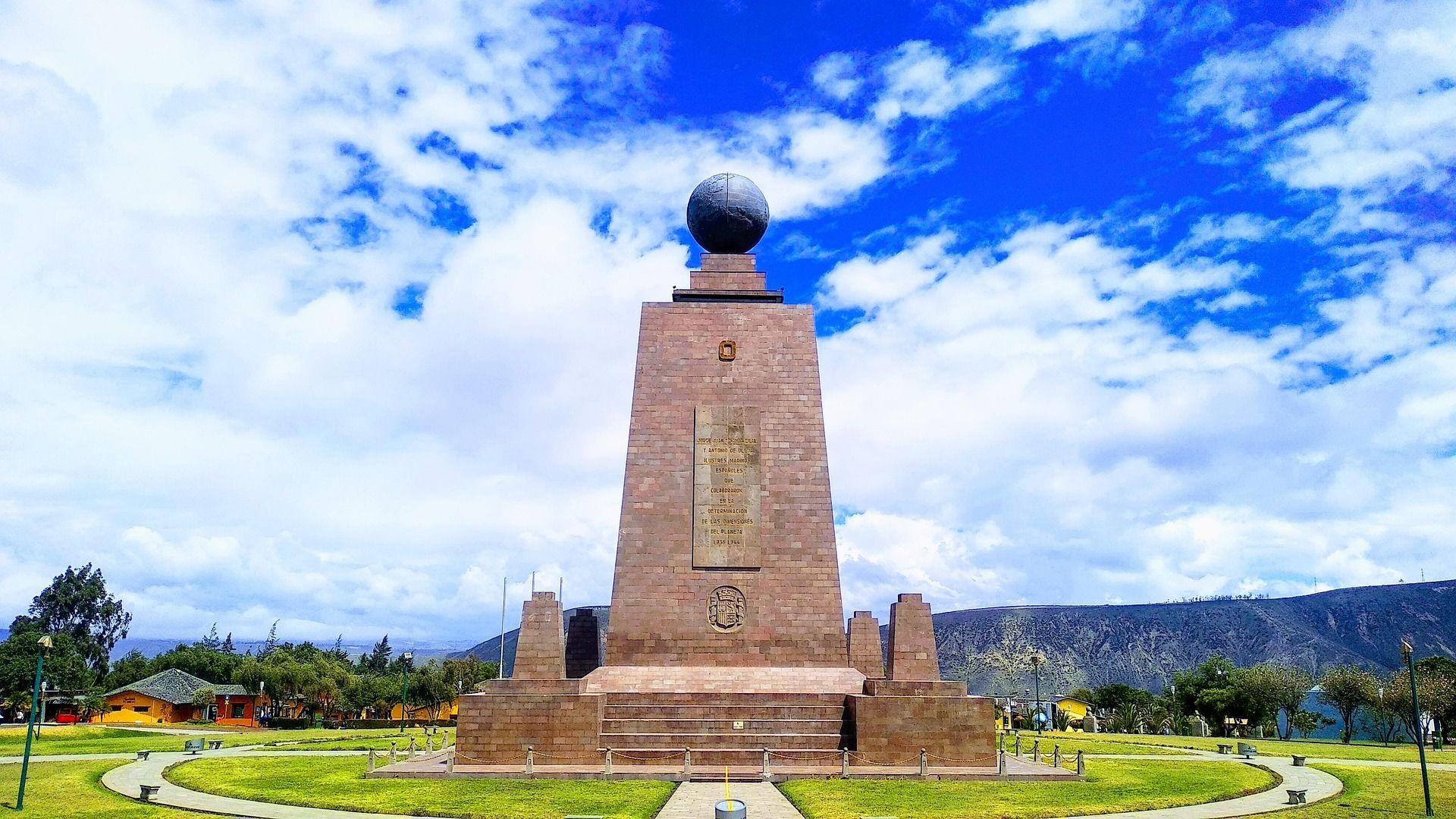 Ciudad Mitad del Mundo Egyenl&iacute;tő-eml&eacute;kmű Quito k&ouml;zel&eacute;ben Ecuadorban