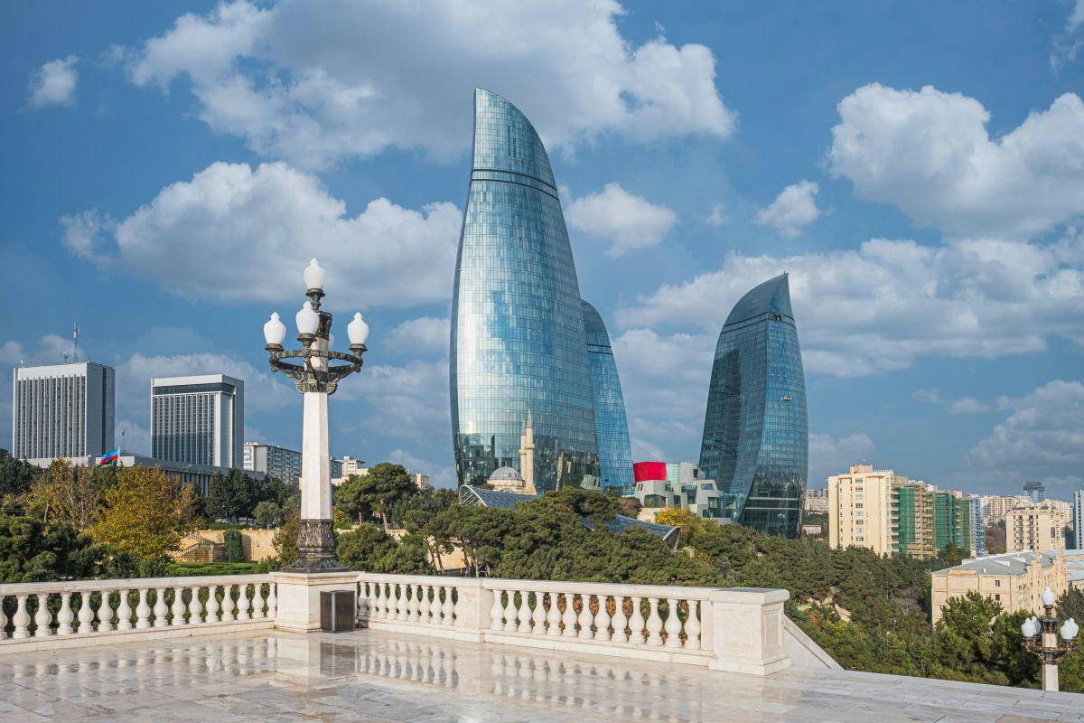 Baku L&aacute;ng-tornyok (Flame Towers) l&aacute;tk&eacute;pe