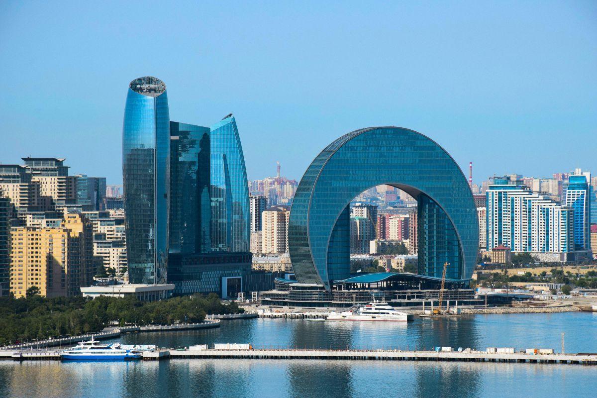 Baku és a Kaszpi-tenger partvonala Azerbajdzsánban