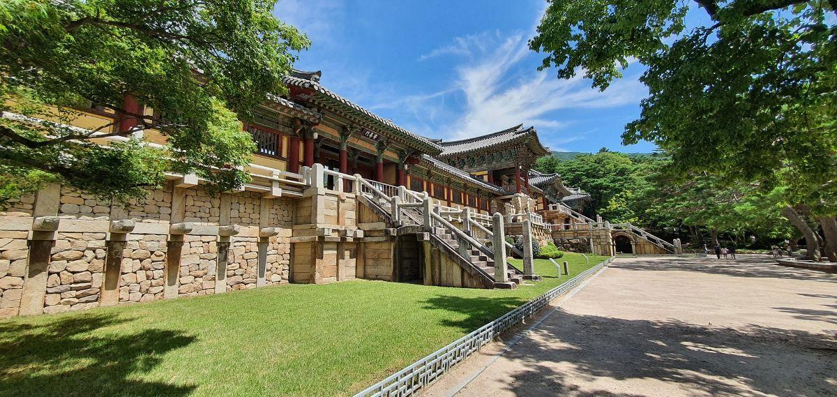 Bulguksa buddhista templom Gyeongjuban D&eacute;l-Kore&aacute;ban