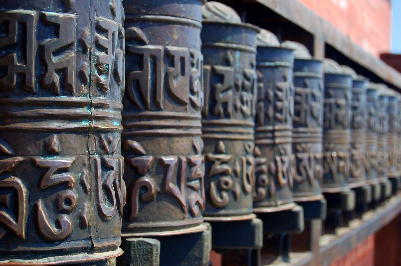 Buddhista imamalmok mantr&aacute;kkal egy nep&aacute;li kolostorn&aacute;l