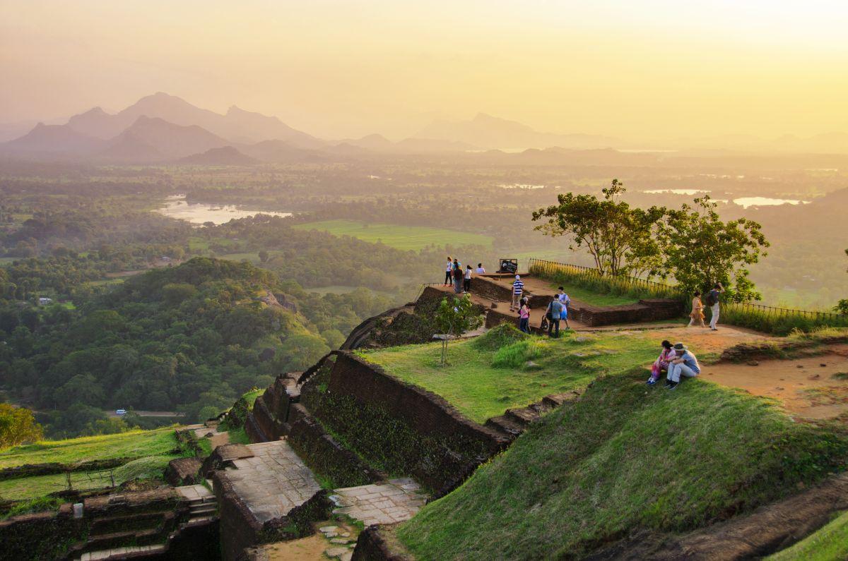 Kil&aacute;t&aacute;s a Sigiriya sziklaerőd tetej&eacute;ről Sr&iacute; Lank&aacute;n