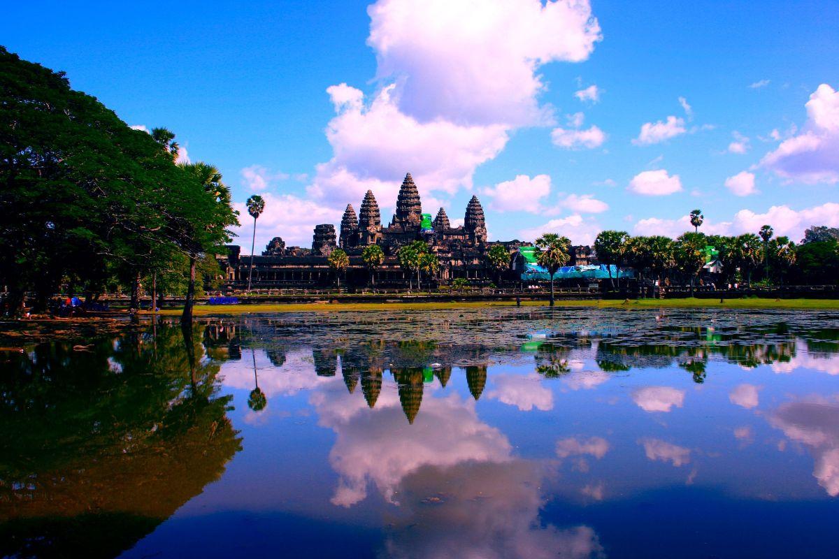 Angkor Wat templomegyüttese és tükörképe Kambodzsában
