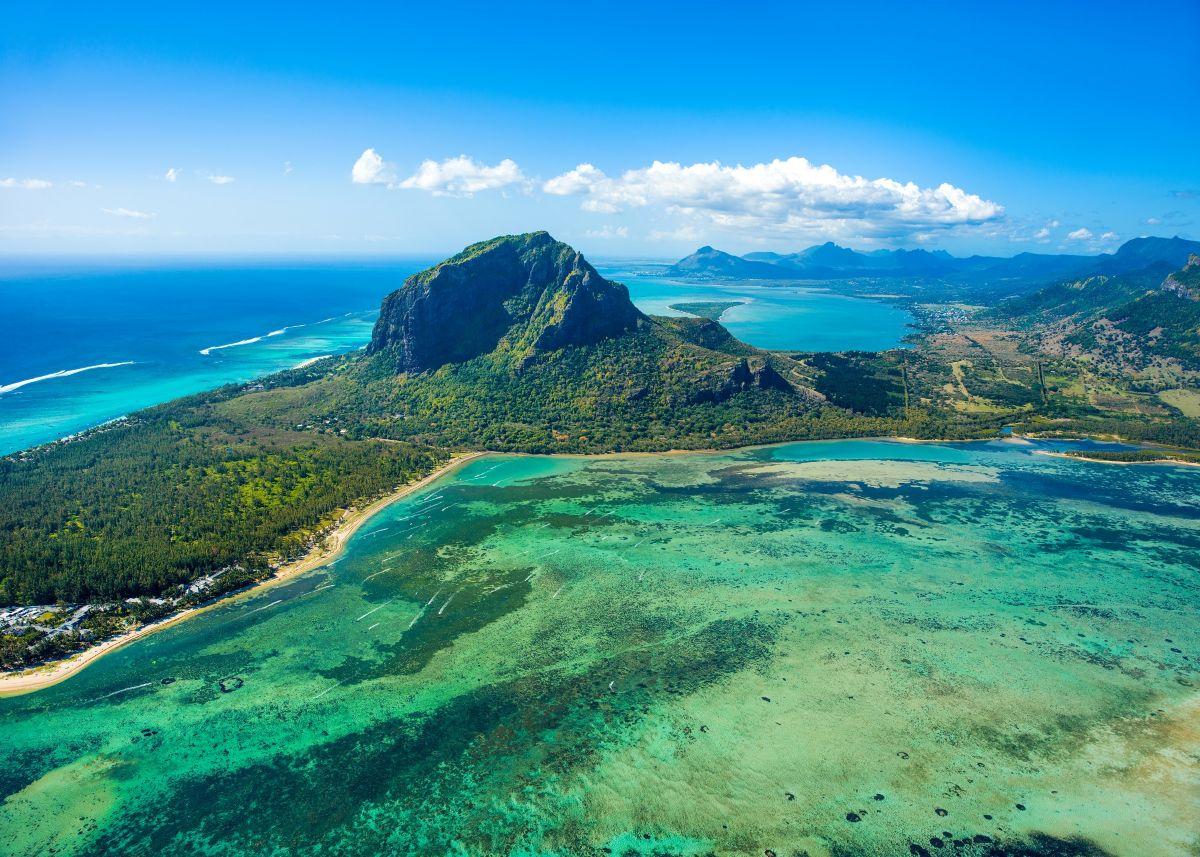 Le Morne Brabant hegy &eacute;s korallz&aacute;tony Mauritiuson