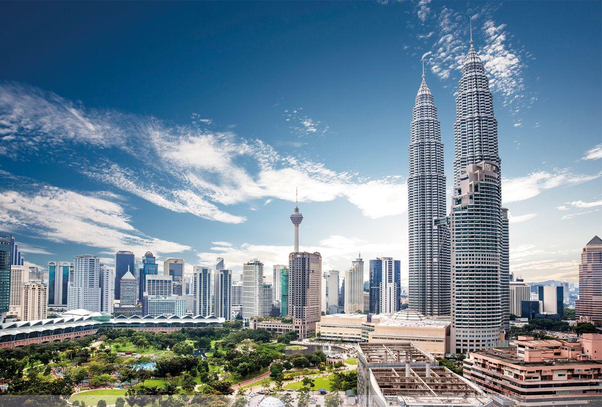 A Petronas ikertornyok &eacute;s Kuala Lumpur v&aacute;rosk&eacute;pe